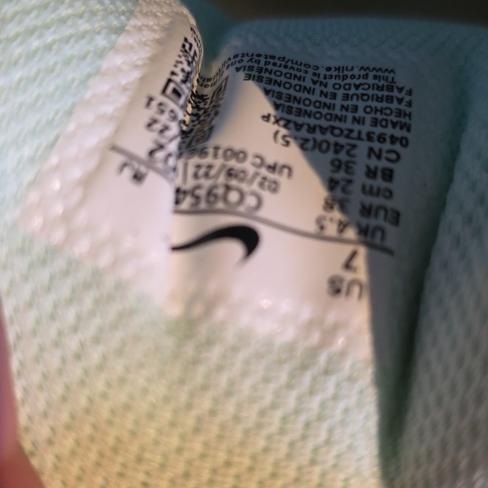 Nike Legend Essential Sneakers Women's 7 - Picture 4 of 11